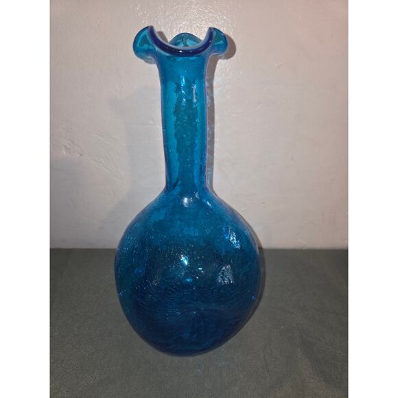 VINTAGE BLENKO GLASS HAND BLOWN BLUE CRACKLE PINCHED DECANTER BOTTLE VASE
No lid - Picture 1 of 5